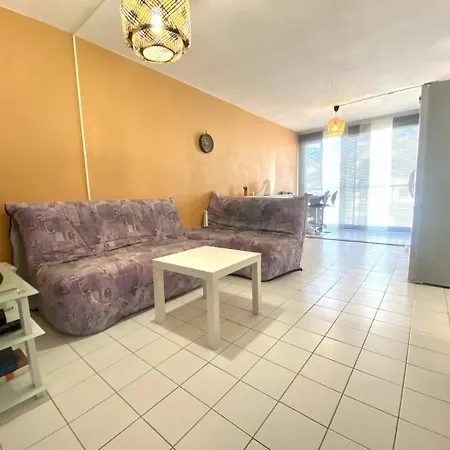 Bel Avec Climatisation Pour 4 Personnes Avec Dans Avec Piscine