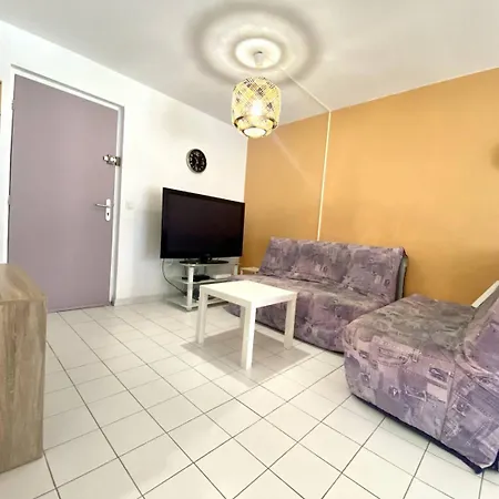 Bel Avec Climatisation Pour 4 Personnes Avec Dans Avec Piscine Apartment